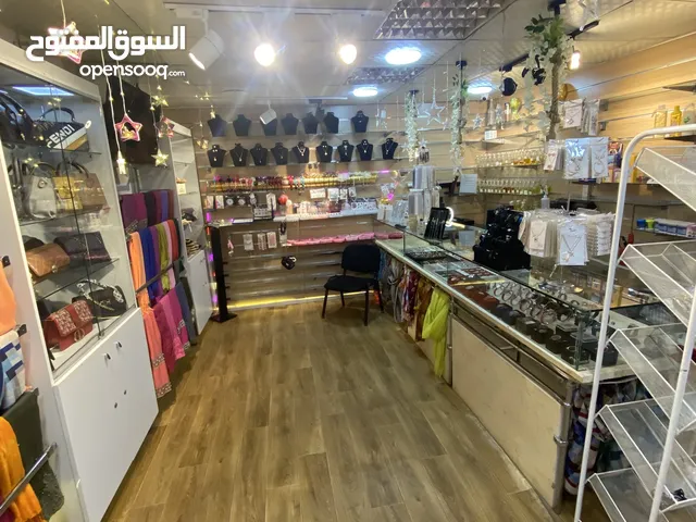 محل للأيجار مدينة الزاوية شارع القرضابيه بجانب عيادة المجمع
