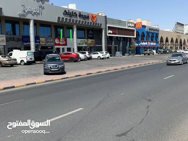 مطعم للبيع منطقة حيوية علي شارع رئيسي بالجهراء