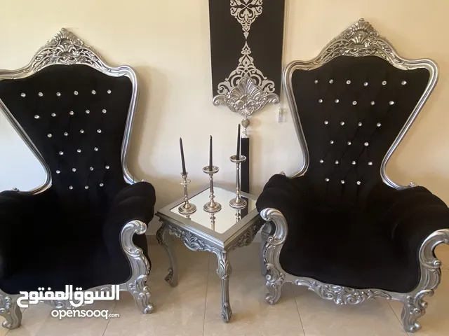 كرسيين و بوفيه و تعليقة حائط