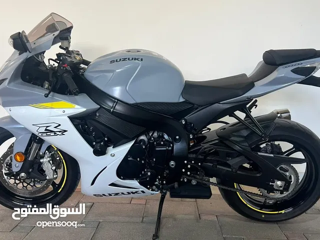 دراجة سوزوكي رياضية GSX-R600