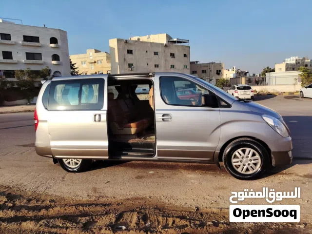 2017 هيونداي H1 Standard