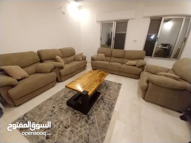 طقم كنب مع تخت اطفال