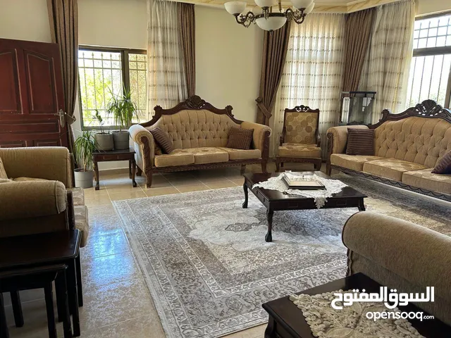 طقم كنب 12 مقعد مستعمل بحالة جيدة جداً