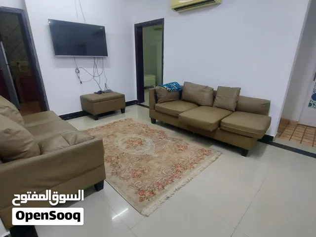 شقة للبيع موثثه كامل وجاهزة مواجره 160ريال المعبيلة الجنوبية خلف سوق بن راشد