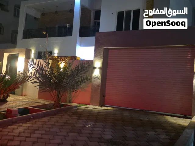 فيلا وثلاث شقق للبيع او المبادله