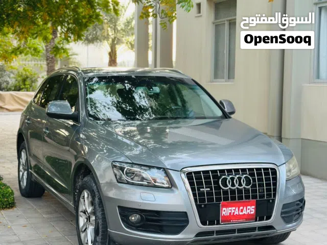 Audi Q5 Year-2011.Fully Automatic Electronic leather seats with rear AC.Very neat and clean interior