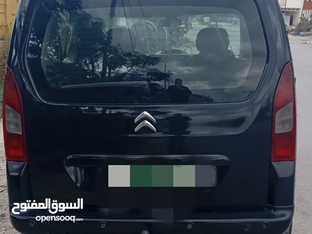 ستروين بيرلنجو 2014 خصوصي لون اسود جير عادي هوك خلفي فتحة سقف بانوراما ماتور 1600 بابين جانبي طولكرم