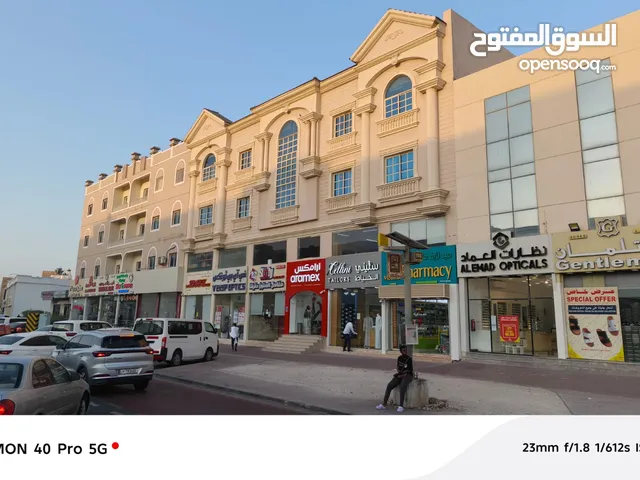 للايجار محل تجاري بالوكرة بالشارع التجاري بجوار مركز الخدمات