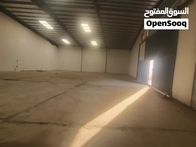 استغل كل متر! هنجر بتصميم ذكي يمنحك السعة الكاملة للتخزين أو التصنيع مع حوش واسع وغرف مستقلة للإدارة