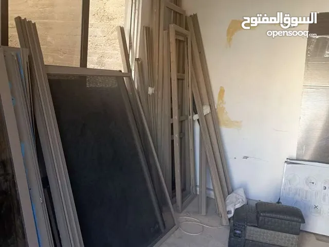 شبابيك عدد 2 قاطع فلسطيني بحاله ممتازة جدا