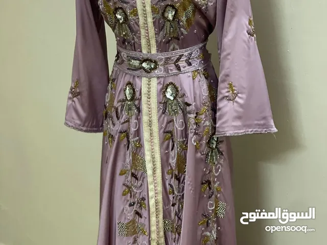 فستان للبيع