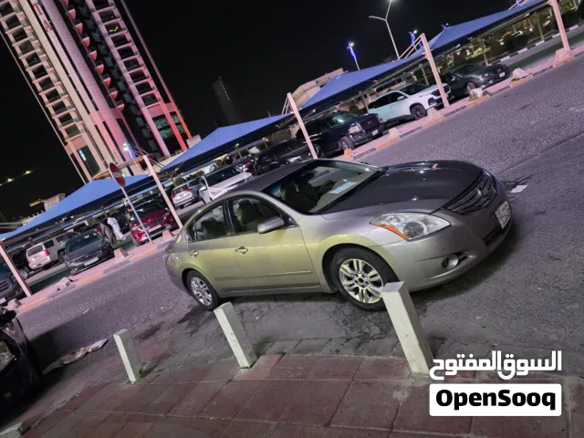 2011 نيسان التيما SL