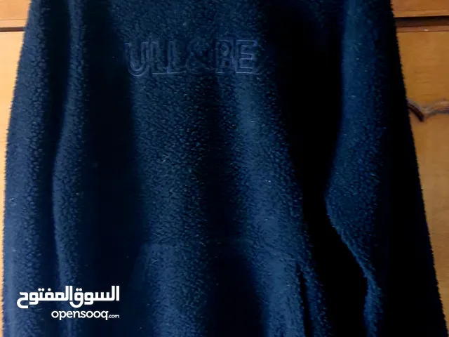 سويت شيرت فرو من pull & bear