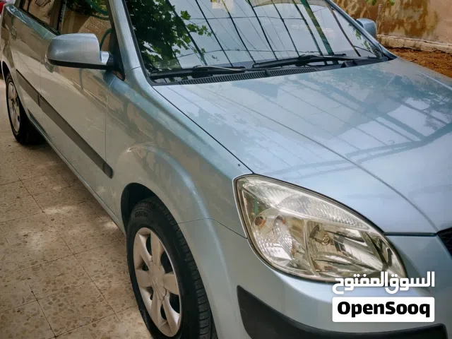 2008 كيا ريو Standard