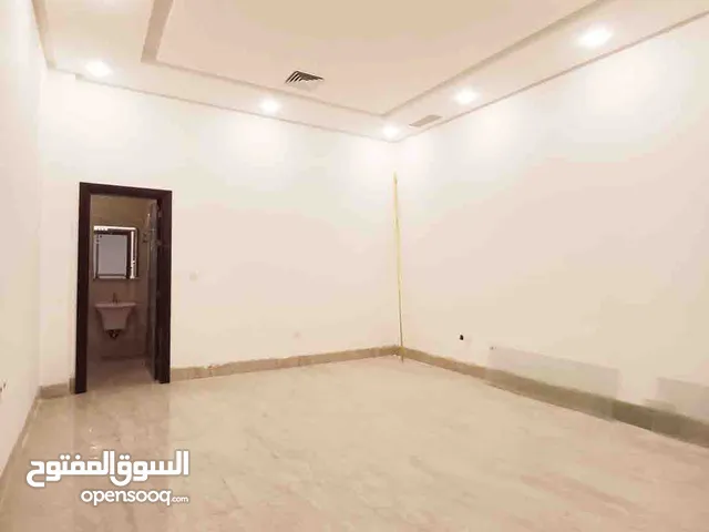 400m2 4 Bedrooms Townhouse for Rent in Hawally Salam
