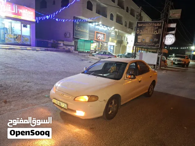 1997 هيونداي افانتي Standard