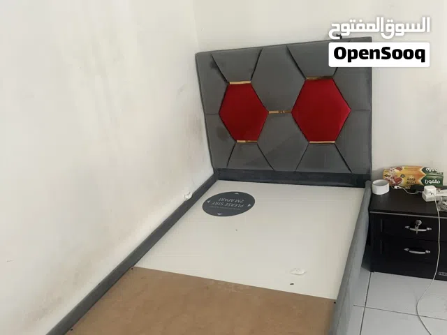 سرير فردي خشبي بحالة جيدة عدد 6