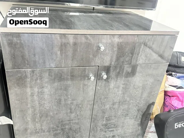 خزانه متعدده الاستخدامات عمليه وشيك وحالتها كالجديده لونها جراي ب 20 دينار