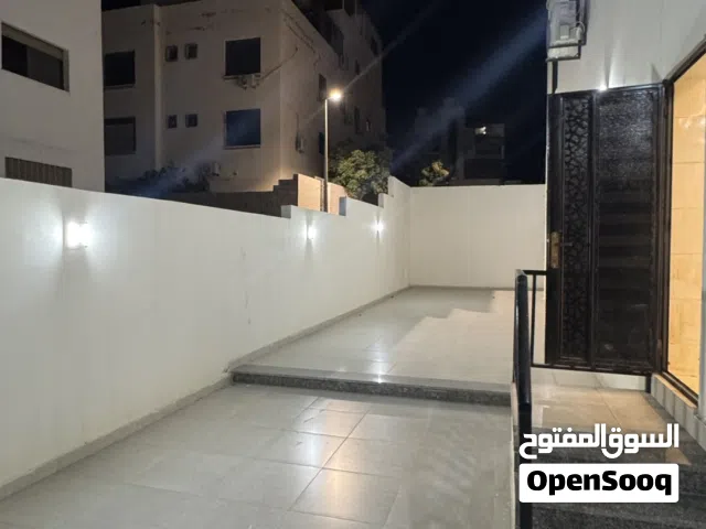 شقة ارضية بالتاسعة اهالي-شارع السكة ( ارقى واهدى شارع بالعقبة )