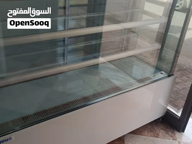 ثلاجة عرض شبه جديدة مع اضائة ليد ولا يوجد بها اي عيوب