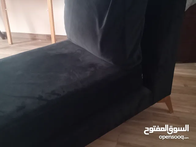 كنبه لون اسود تفصيل