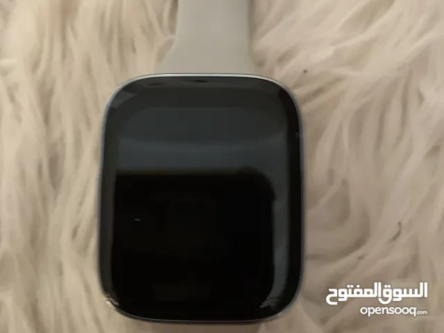 ساعاتان ذكية الأولة تشاؤمي والثاني غير معروف لي او للبدل