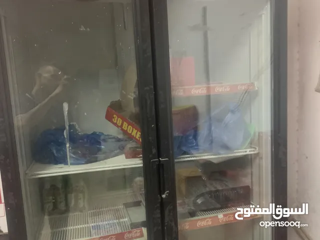 ثلاجه مع عدت مطعم لبيع