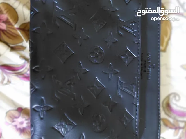 شنطة يد سوداء أنيقة