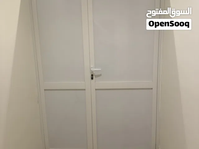 للبيع باب ألمنيوم مزدوج (ضلفتين) مع الحلوق