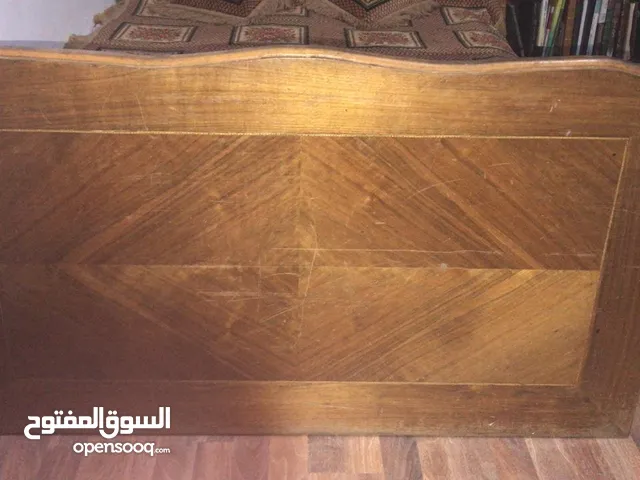 سرير للبيع