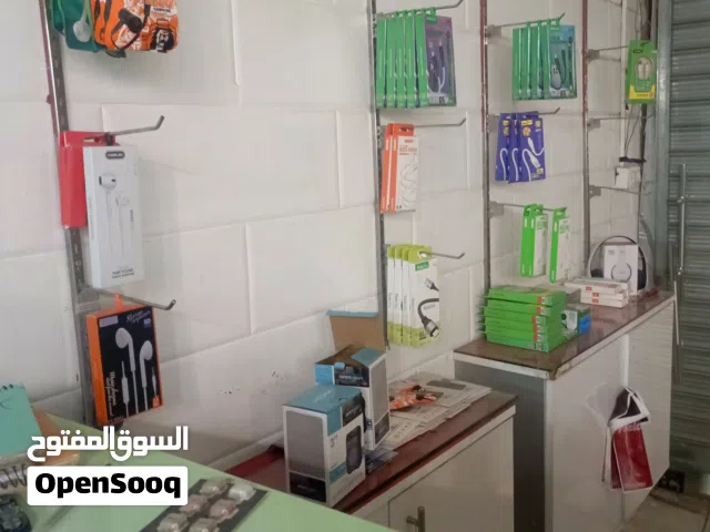 محل تلفونات للبيع كامل ديكور وبضاعة وعدة صيانة وقطع صيانة بسعر البلاش