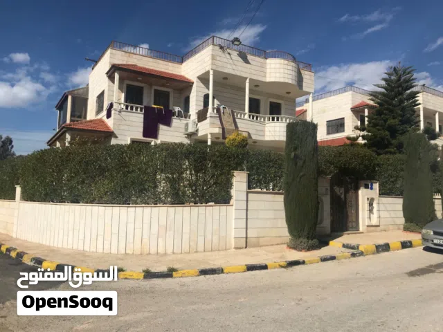 440 m2 5 Bedrooms Villa for Sale in Amman Al Yadudah