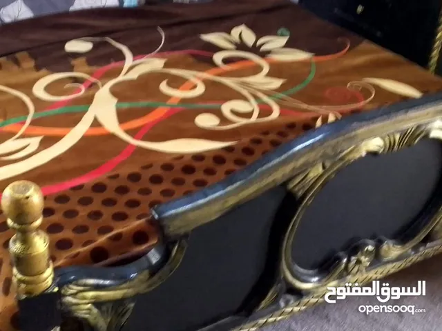 غرفة نوم زان خليجي الغرفه بحاله ممتازه جدا لا كسور ولا شخوط الغرفه عباره عن تخت خزانه كودينات تواليت