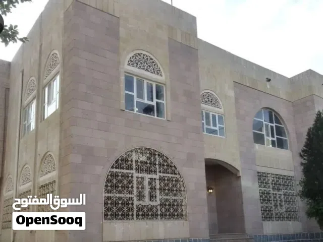 فيلا عرطه دورين في حده قريب الجامعه الامارتيه مشطبه لكس واجهه 60 متر اتجاه شرقي حوش واسع