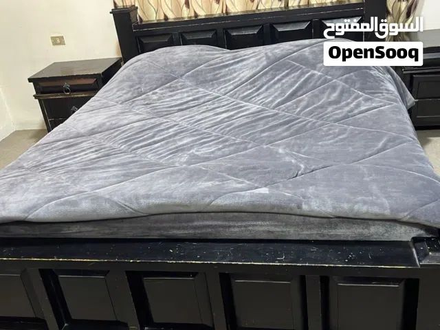 غرفه نوم مع فرشه وكومدينا عدد 2
