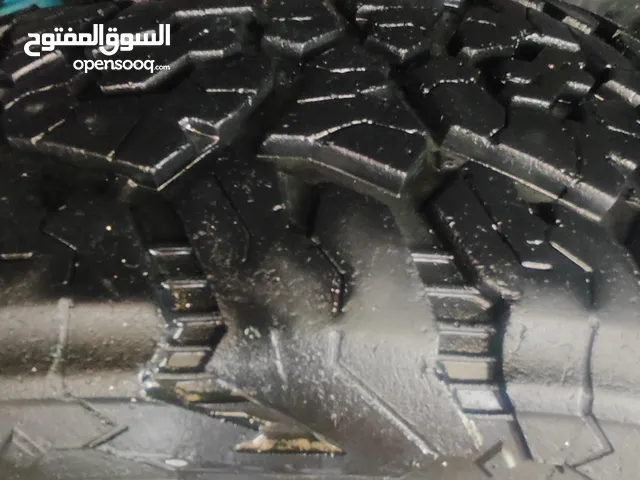 سريا قومات فقط تويوتا 265 70 17مستعملة نظيفة
