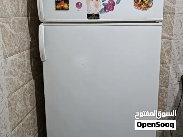 ثلاجة في حالة جيدة