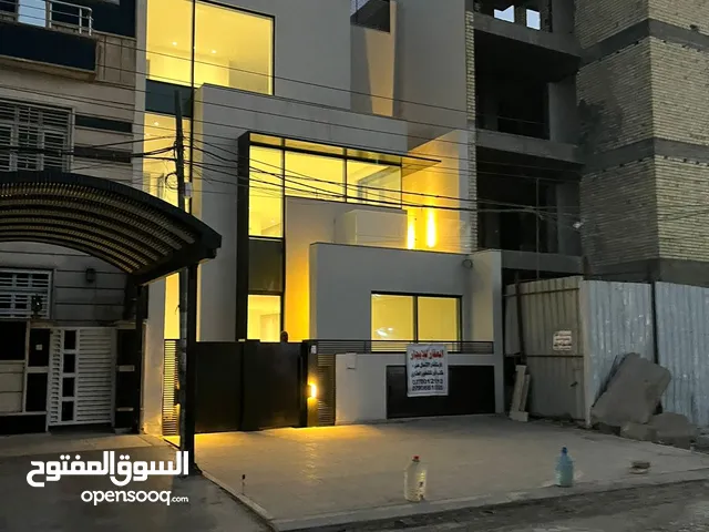 210 m2 More than 6 bedrooms Villa for Rent in Baghdad Mansour
