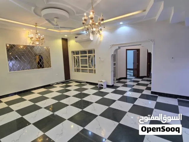 منزل مودرن للايجار  المساحة  300 متر على شارع 20م