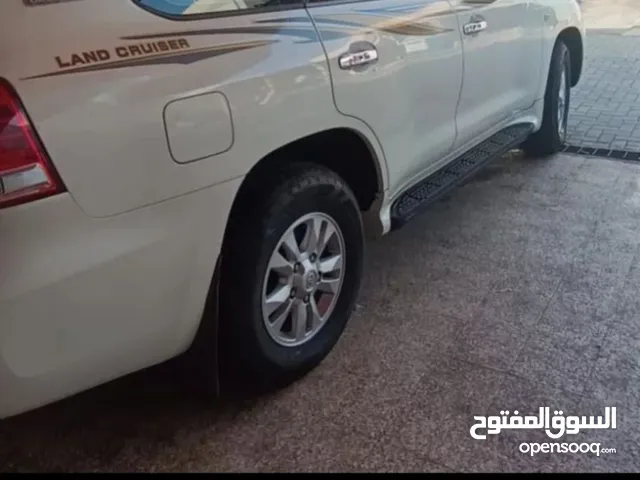 Toyota Land Cruiser 2010 in Southern Governorate