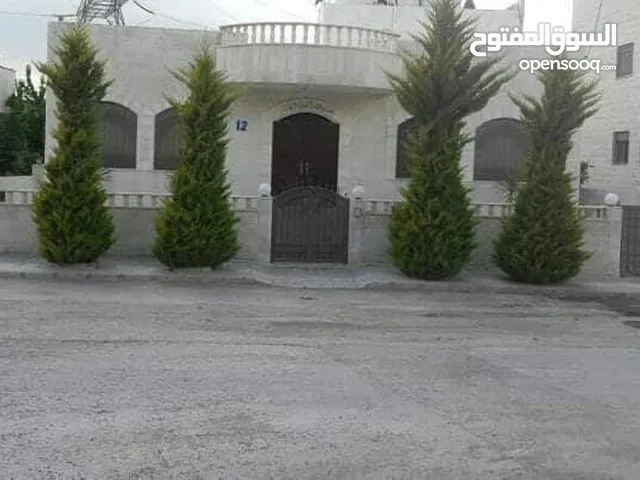 260 m2 4 Bedrooms Townhouse for Sale in Amman Umm Quseir