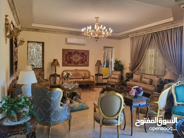 فيلا بالتجمع الخامس-النرجس 4 The villa is clubhouse five.