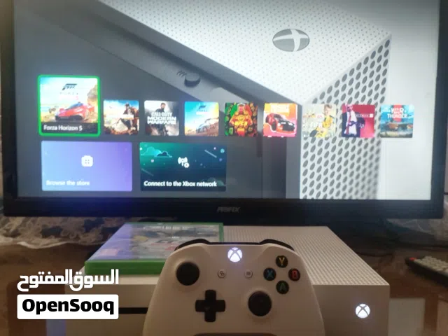 XBOX ONE S  بمساحه تخزين 1 تيرا ومليان العاب ومعاه اسطوانه عربيات ودراعه الاصلي وجميع مشتملاته