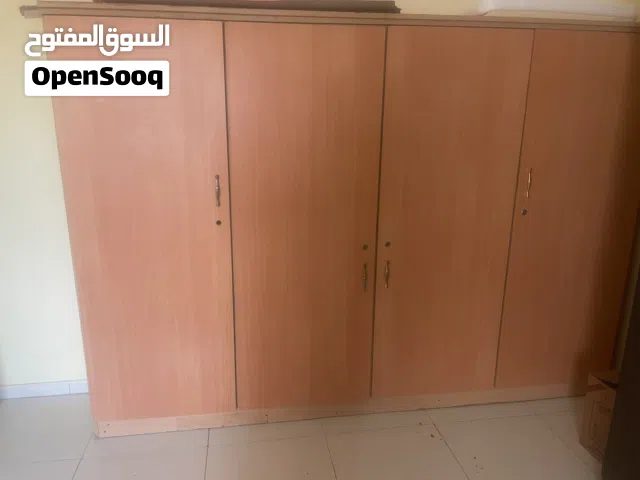 خزانة ملابس وأغراض