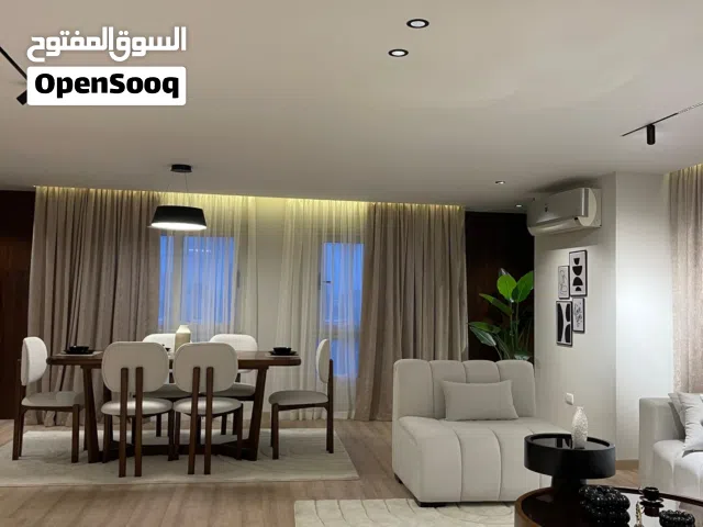 شقه راقيه للإيجار بموقع مميز بالدقي نادي الصيد