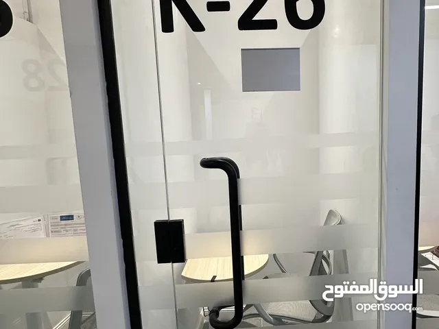 مكتب جاهز مفروش للإيجار مكتمل التجهيزات