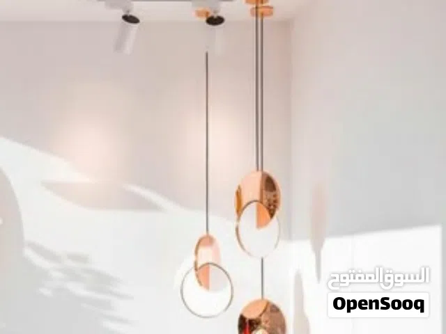 يوجد اضاءه عدد اكثر من 20 سبوتات داخليه بمبلغ 400