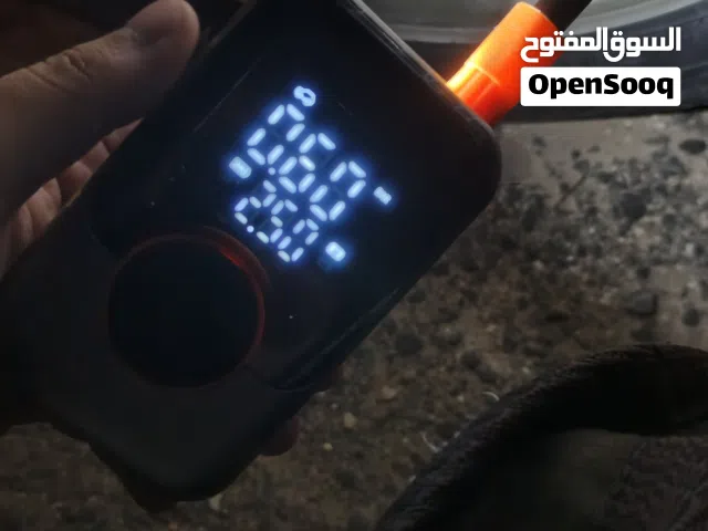 منفاخ هواء لاسلكي محمول مع مقياس ضغط رقمي
