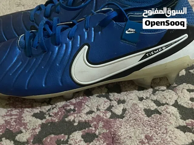 جزمة كرة قدم رياضية