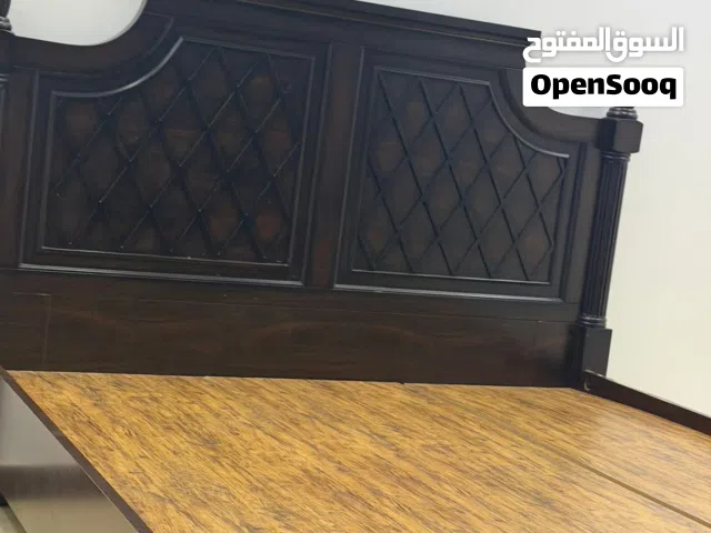 سرير كلاسيكي فاخر